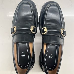 Zara Shoes | Sara Lugged Sole loafers Sz 1142 | color: black